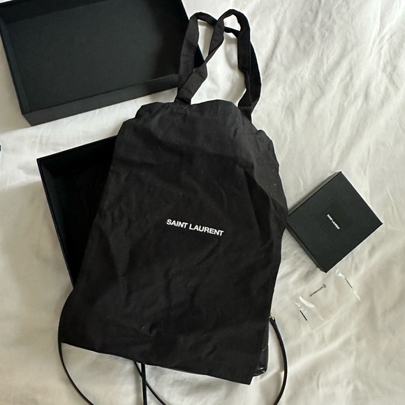 YSL Toy Loulou Leather Crossbody Bag in black and gold - Picture 14 of 15